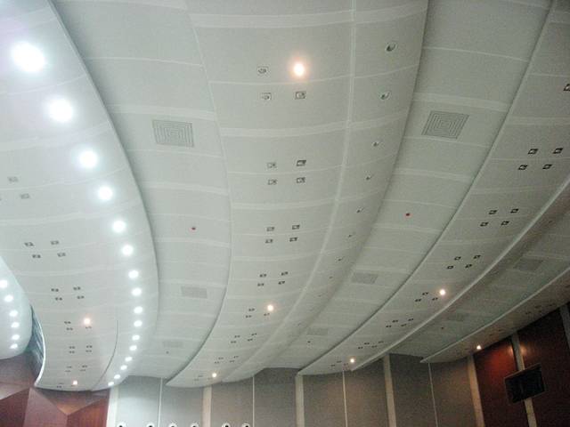 大会议中心吊顶弧形铝单板穿孔吸音铝板产业园专用铝板